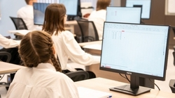 Школьники на летних каникулах должны продолжать придерживаться режима — психолог