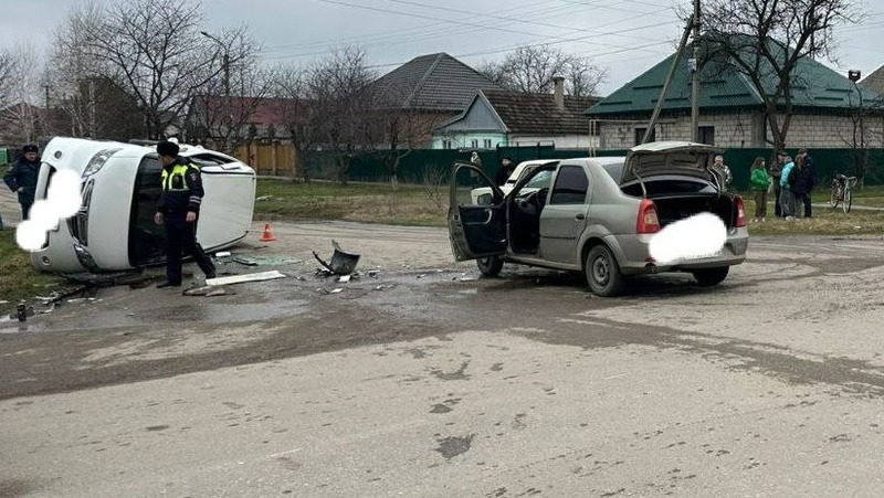 Три человека пострадали в аварии в Кировском округе