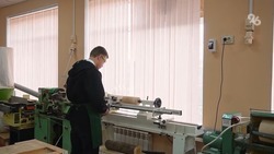 Ученики ставропольской школы-интерната делают мебель своими руками 