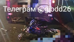 Мотоциклист разбился насмерть в ДТП с микроавтобусом на Ставрополье