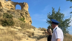 Подрядчик начал очистку горы Кольцо от надписей и рисунков