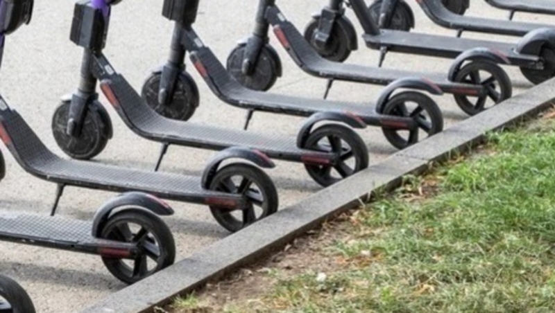 Скорость самокатов на тротуарах в России предложили ограничить до 8 км/ч