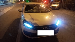 Внезапно выскочивший на дорогу мужчина попал под колёса легковушки в Ставрополе