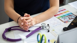 Российский сомнолог Бонадыкова рассказала о причинах утренней сонливости