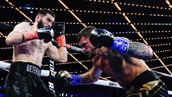 Чеченский боксёр Артур Бетербиев победил в поединке британского спортсмена