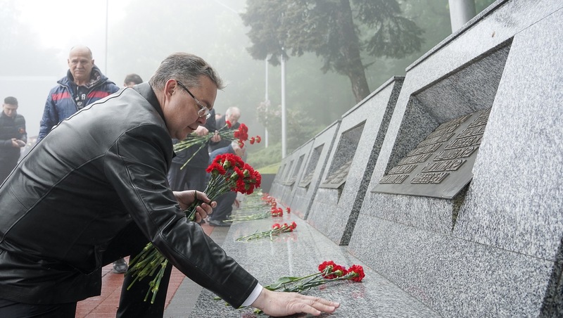 Губернатор Ставрополья возложил цветы к мемориалу «Огонь Вечной Славы»