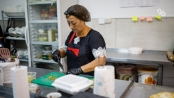 Суши и роллы для селян: как ставрополец по соцконтракту развивает экзотический общепит