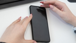 Уголовку получила жительница Георгиевска за кражу забытого в такси смартфона