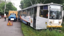 Трамвай сбил дорожного рабочего в Пятигорске 