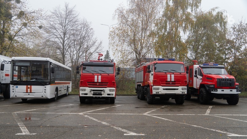Ставропольские пожарные и спасатели получили 11 единиц новой техники — видеосюжет