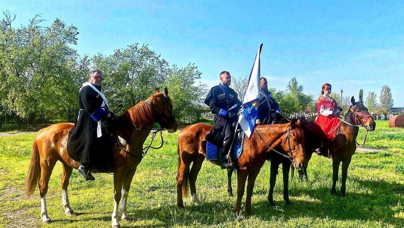 Более 60 казаков участвуют в конной экспедиции на Ставрополье