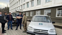 Два автомобиля и новогодние подарки передал Кисловодск в зону СВО