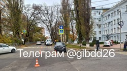 Два человека пострадали в ДТП в центре Ставрополя — водитель выехал на красный сигнал светофора