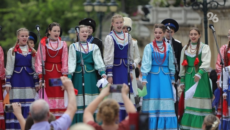 Песни и танцы, настольные и развивающие игры, патриотическая дискотека лучших диджеев России