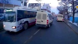 Маршрутчика накажут в Ставрополе за выезд на встречную полосу