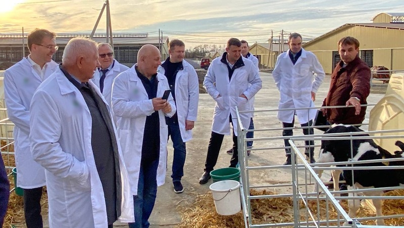 Представители Омской области в рамках визита на Ставрополье посетили молочный комплекс