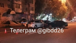 Две девушки пострадали в лобовом столкновении легковушек в Минводах