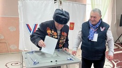 Ветеран из Андроповского округа проголосовал на выборах президента России
