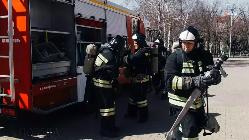 В полностью выгоревшей квартире в многоэтажке Пятигорска погиб человек