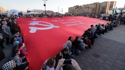 Огромное Знамя Победы развернули в Ставрополе