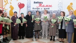 «Преодолеваем всё вместе»: на Ставрополье наградили многодетных матерей