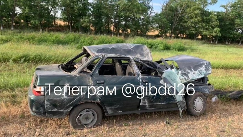 Водитель разбился на трассе Ставрополья во время обгона
