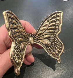 Бабочку на скульптуре «Отдыхающая» в Пятигорске будут чинить в третий раз