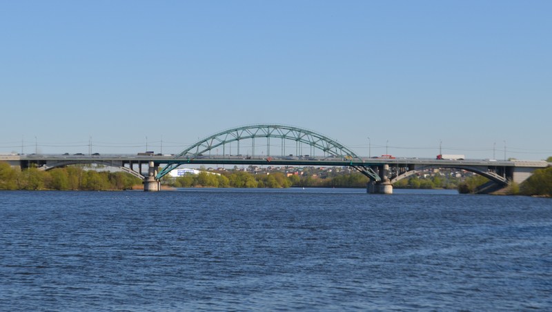Чеченец помог спасти девушек, упавших на машине каршеринга в Москву-реку