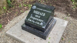 700 активистов вышли на уборку Даниловского кладбища в Ставрополе 