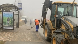 Коммунальщики Ставрополя поэтапно обрабатывают городские дороги от наледи