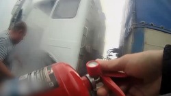 Ставропольские полицейские потушили загоревшийся на дороге грузовик