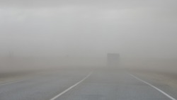 Сильный туман затрудняет движение автотранспорта в двух округах Ставрополья