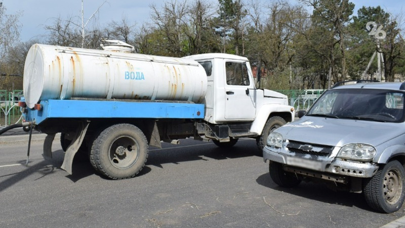 Жителям ставропольского села привезли бесплатную воду после прямой линии губернатора