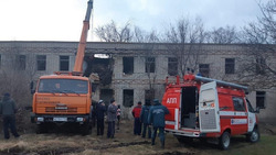 Глава Труновского округа напомнил родителям об опасности заброшенных зданий
