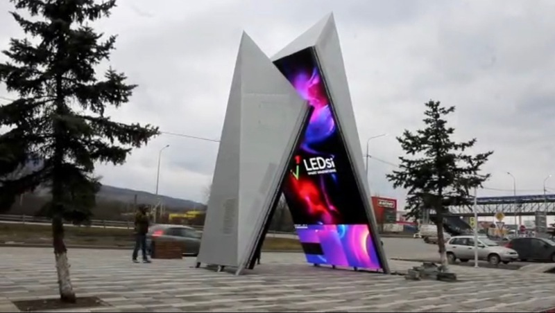 LED-стелу «Ворота Кавказа» установили в Минераловодском округе