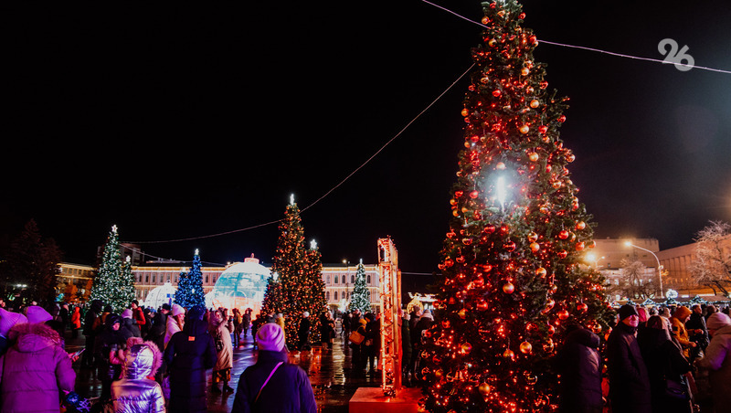«Ёлочка, гори!»: как в Ставрополе зажигали главный символ Нового года