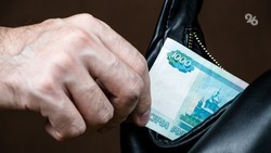 В Благодарненском округе сиделка украла у пенсионера 200 тысяч рублей 