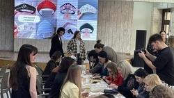 Финалистки конкурса «Женщина года» в Ставрополе смастерили кокошники