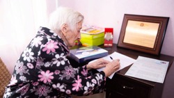 100-летняя жительница Ставрополя проголосовала на выборах президента