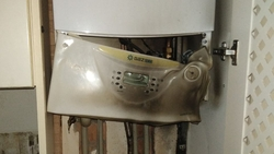 Газовая колонка загорелась из-за старой проводки в квартире на Ставрополье