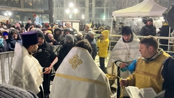 Более 600 человек окунулись в прорубь на Крещение в Железноводске