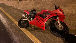 Мотоциклист-бесправник сломал бедро в столкновении с грузовиком на Ставрополье