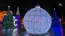 Новогодние огни большого города: фоторепортаж из предпраздничного Ставрополя