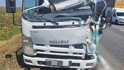 Водитель японского грузовика погиб, въехав в попутный КамАЗ в Петровском округе