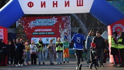 Новогодний забег в Ставрополе собрал десятки участников