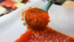 Не покупать красную икру с рук порекомендовали в Роспотребнадзоре