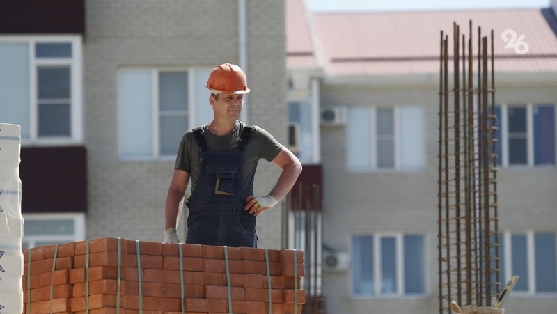 Ставропольские строители закончат ремонт лицея в Антраците к лету