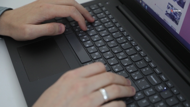 Эксперт рассказала, что поможет перенести жару во время работы