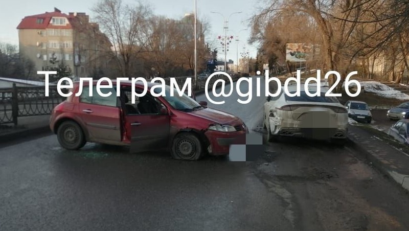 Пассажир легковушки лишилась глаза в результате аварии в Пятигорске