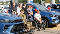 Ветераны СВО в Ставрополе получили шесть внедорожников с ручным управлением